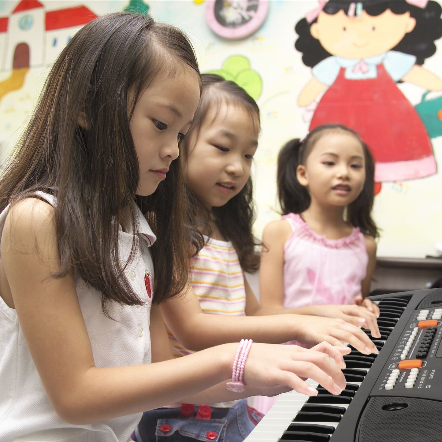 XTeduToys Keyboard Piano for Kids, 61 Keys Multifunction Electric Piano Keyboard Educational Instrument Toy for 3 4 5 6 7 8 9 10 11 12 Years Old Boys and Girls with Microphone (Black)
