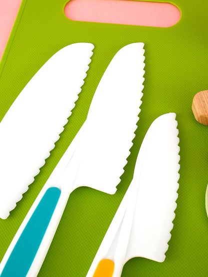 Tcwhniev 13PCS Colorful Knife Kit,Kitchen Safety Knife Set for Kids,Kids Kitchen Cutter Set Wooden Toddler Safety Cutters Reusable Plastic Cutters Set,Kids Kitchen Knife,Plastic Safe Knives Set